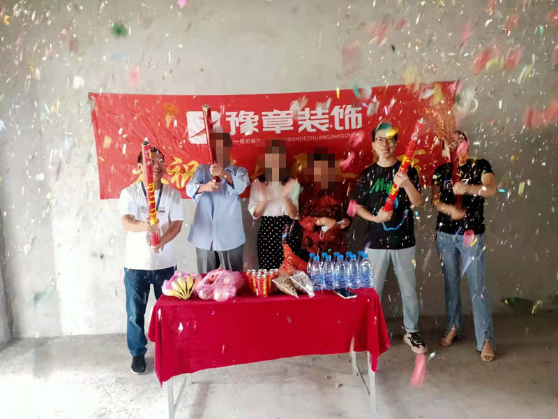 恭祝翠湖小區(qū)賴女士愛家開工大吉??！